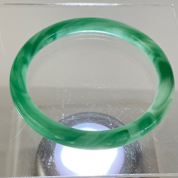 Vintage Small Jade Bangle Bracelet - Picture 11 of 13